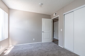 Riverdale Apartments in Hemet, CA - Foto de edificio - Interior Photo