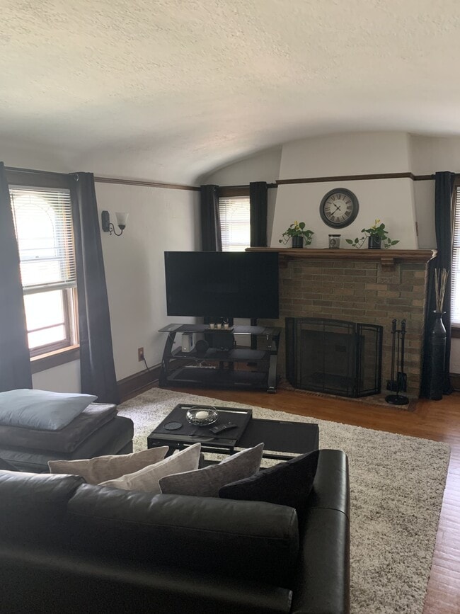 2478 N 68th St, Unit 2476 in Wauwatosa, WI - Foto de edificio - Building Photo