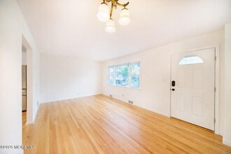 32 Lake Ave in Fair Haven, NJ - Building Photo - Building Photo