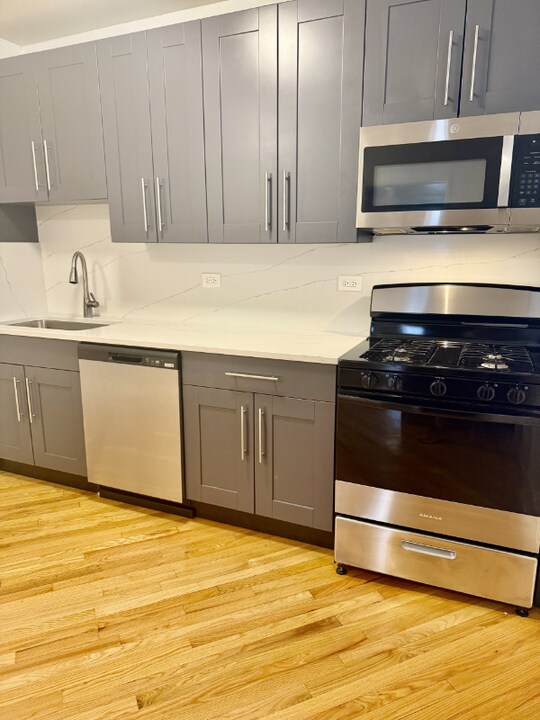 5031 N Harding Ave in Chicago, IL - Building Photo