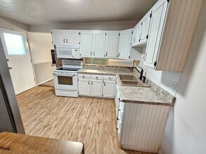 335 W La Salle Dr in Midvale, UT - Building Photo - Building Photo