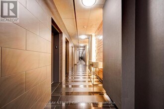 210 Simcoe St in Toronto, ON - Building Photo - Building Photo