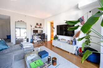 200 Chambers St in New York, NY - Building Photo - Building Photo