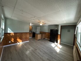 223 Jackson St, Unit 2 in Willimantic, CT - Building Photo