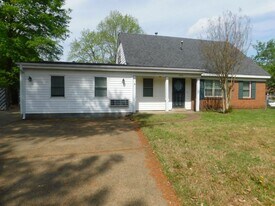 9155 Forrest Dr in Southaven, MS - Building Photo