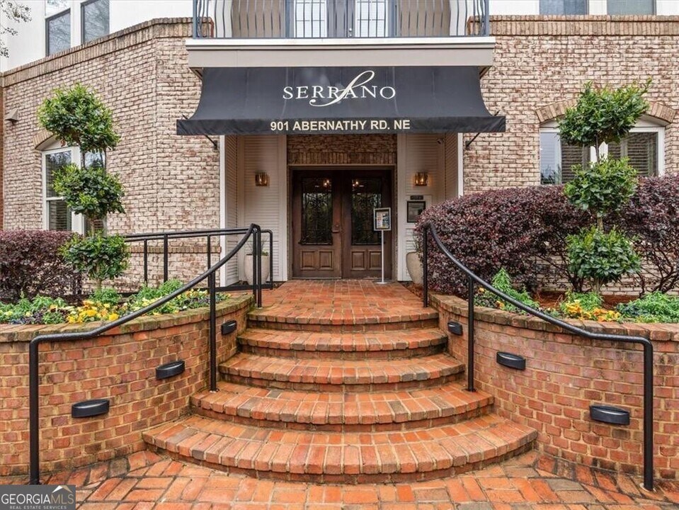 901 Abernathy Rd NE in Sandy Springs, GA - Foto de edificio