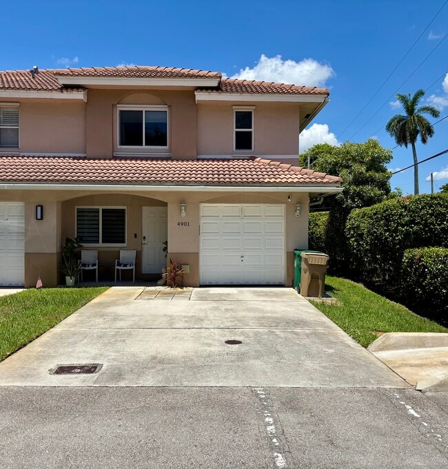 4901 Palm Garden Ln in Davie, FL - Building Photo - Building Photo
