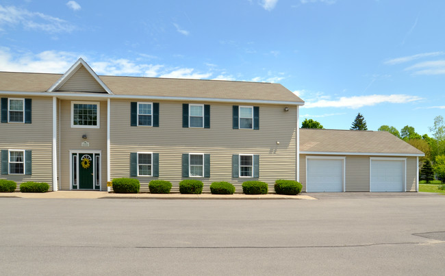 Lewiston at White Street in Clinton, NY - Foto de edificio - Building Photo