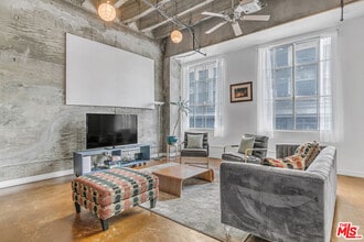 312 W 5th St in Los Angeles, CA - Building Photo - Building Photo