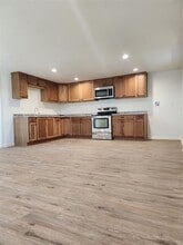 202 W Martin Ave in Comanche, TX - Building Photo - Building Photo