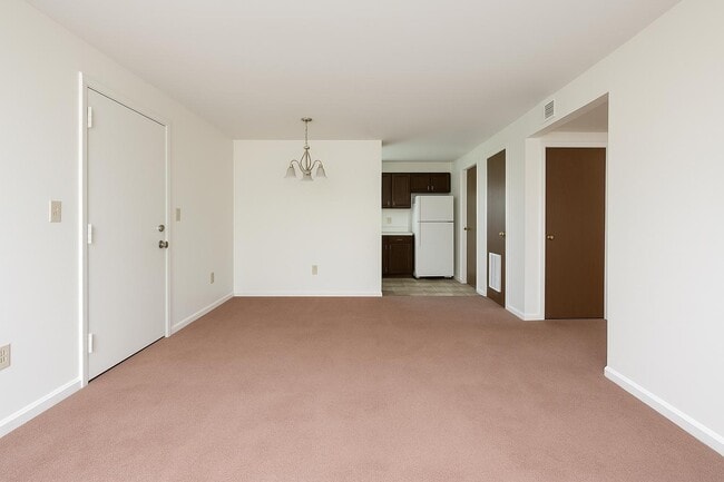 4192 Long Branch Rd in Liverpool, NY - Building Photo - Building Photo