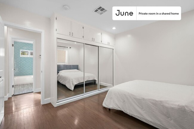 Private bedroom in 4 bed/2 bath Home in Los Angeles, CA - Building Photo - Building Photo