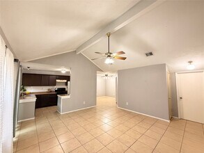 9311 Crescent Moon Dr in Houston, TX - Building Photo - Building Photo