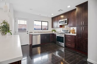2170 Linnington Ave in Los Angeles, CA - Building Photo - Building Photo