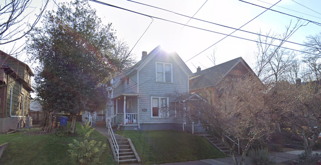 property at 920 SE Nehalem St