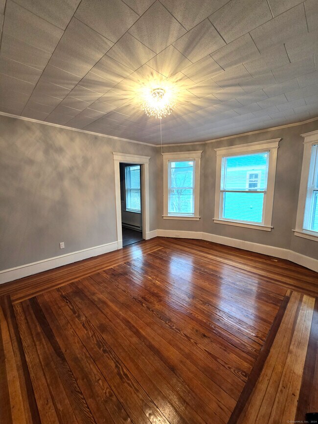 652 Watertown Ave in Waterbury, CT - Building Photo - Building Photo