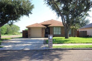 15 Flamingo Ave in McAllen, TX - Building Photo