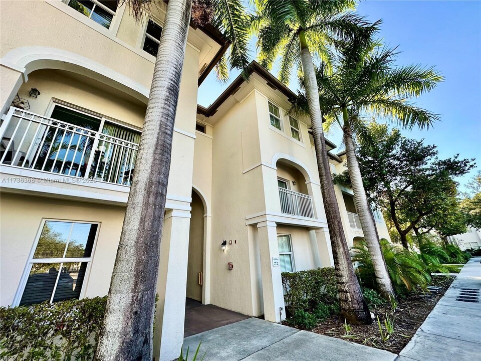 11403 NW 89th St, Unit 219 in Doral, FL - Foto de edificio