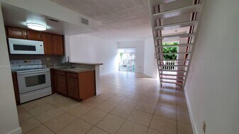 8665 NW 6th Ln in Miami, FL - Building Photo