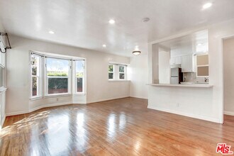 2225 Montana Ave in Santa Monica, CA - Building Photo - Building Photo