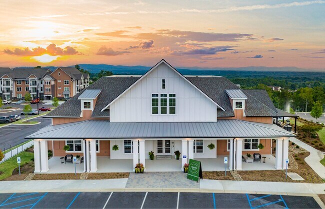 Adams Hill Apartments in Greenville, SC - Foto de edificio - Building Photo