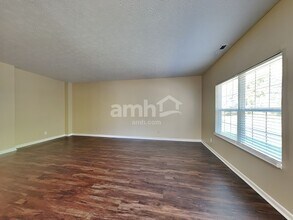 8060 Chesterhill Way in Indianapolis, IN - Building Photo - Building Photo