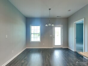1008 Cyril Dr in Spring Hill, TN - Foto de edificio - Building Photo