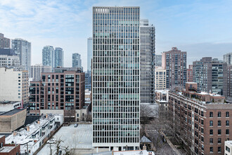 One East Scott in Chicago, IL - Building Photo - Building Photo