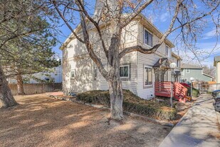 17697 E Loyola Dr in Aurora, CO - Building Photo
