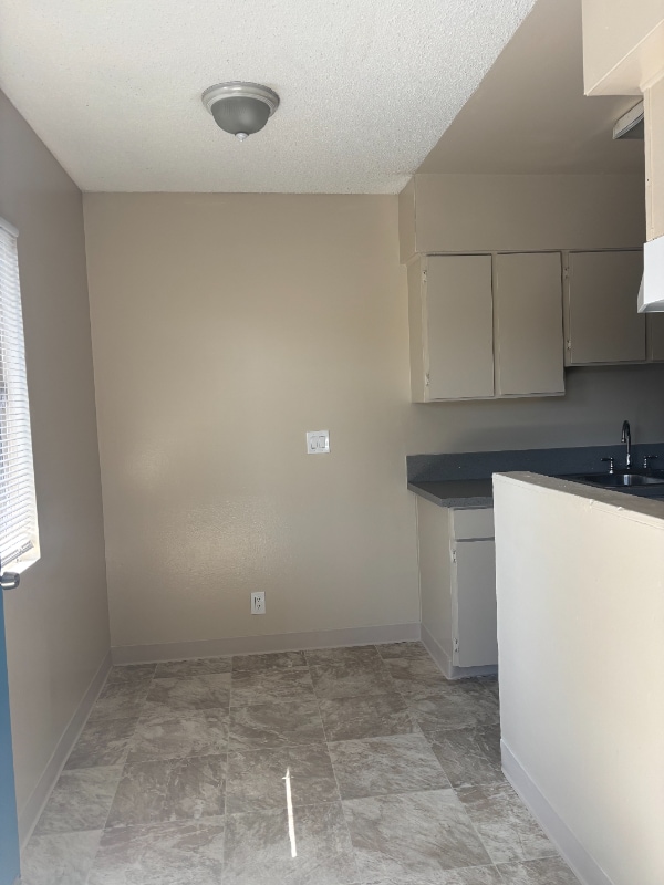 8560 Artesia Blvd in Bellflower, CA - Building Photo - Building Photo
