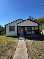 8230 Woodward St in Houston, TX - Building Photo