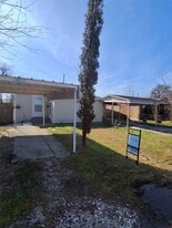 10614 Chadwick St in Houston, TX - Building Photo