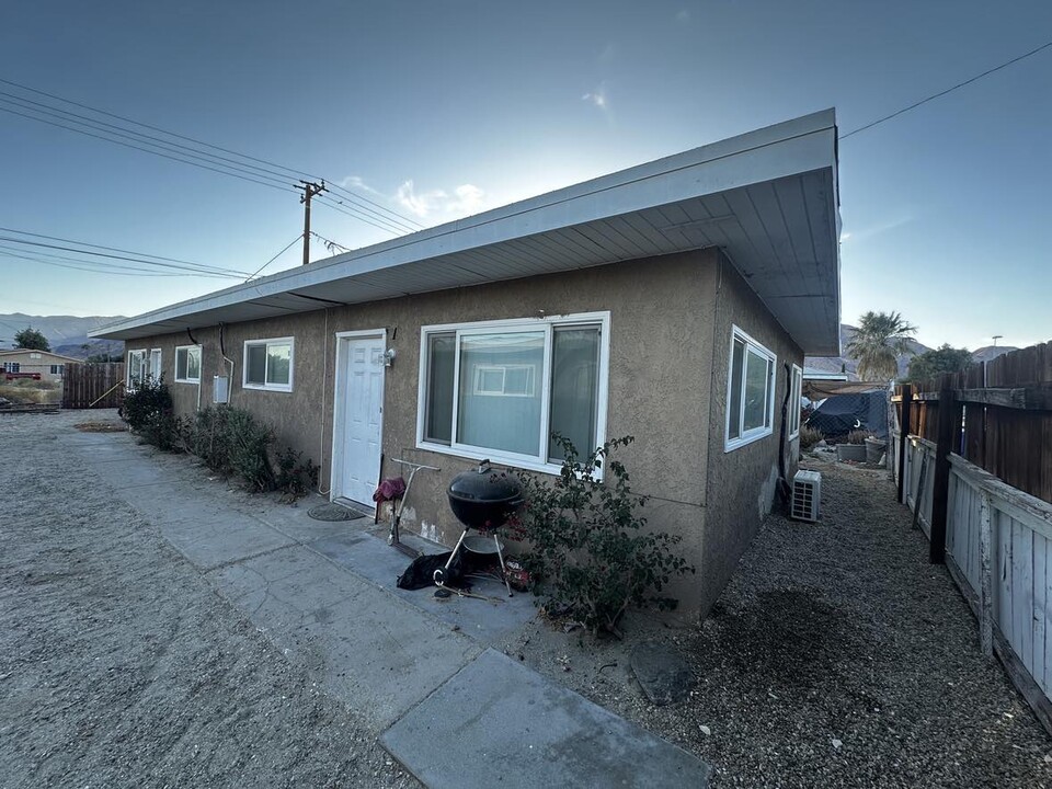 343 W Tramview Rd in Palm Springs, CA - Building Photo