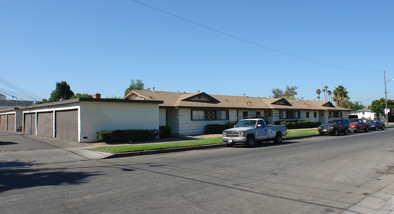 1826-1842 W Maple Ave in Orange, CA - Building Photo