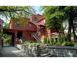 1359 S 3RD St in Louisville, KY - Foto de edificio - Building Photo