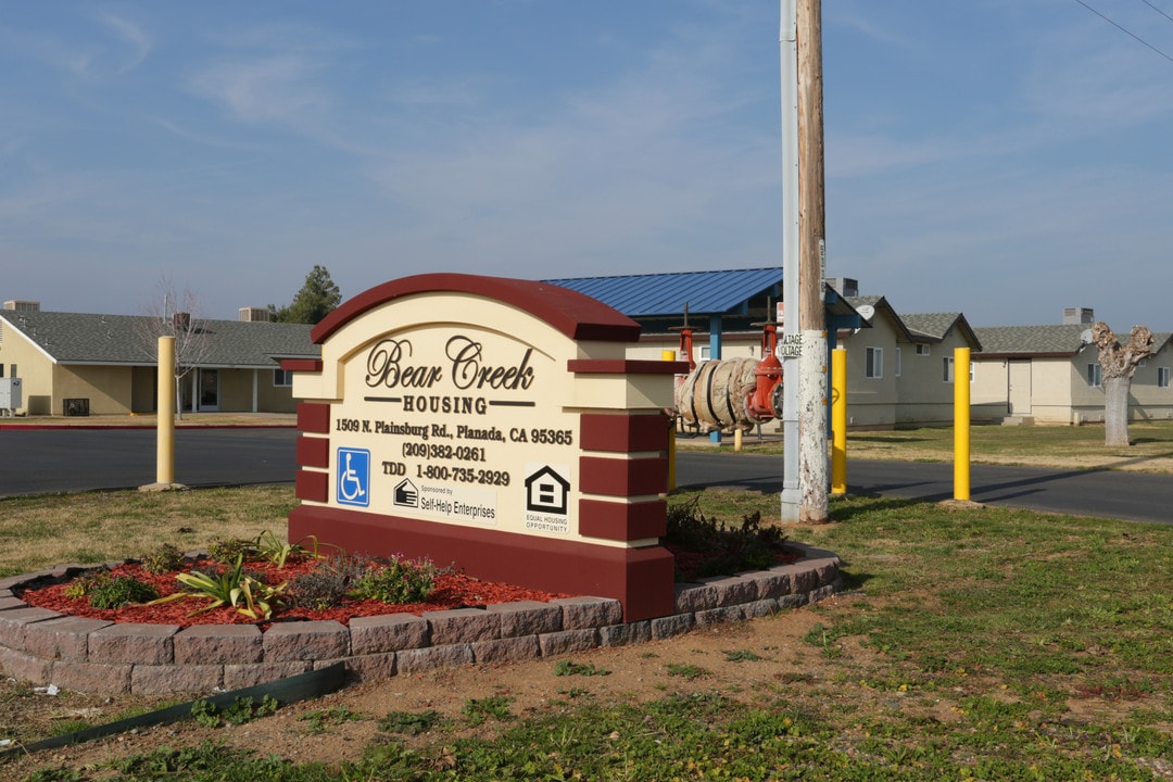 Bear Creek in Planada, CA - Foto de edificio