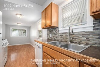 1009 Hovey St SW in Grand Rapids, MI - Building Photo - Building Photo