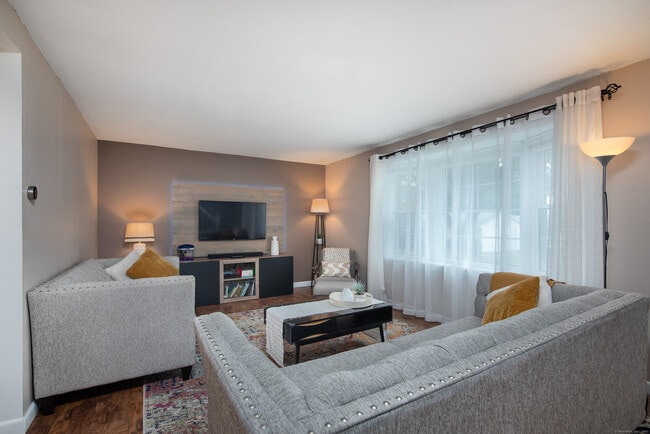 23 Esquire Dr in Manchester, CT - Building Photo - Building Photo