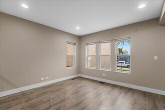 5731 N Washtenaw Ave in Chicago, IL - Building Photo - Building Photo