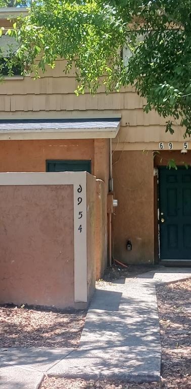 6954 Trout St in Tampa, FL - Building Photo - Building Photo