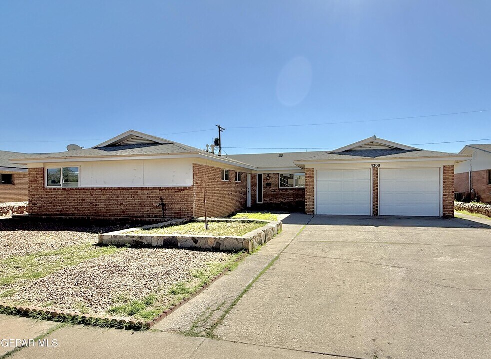 5208 La Taste Ave in El Paso, TX - Building Photo