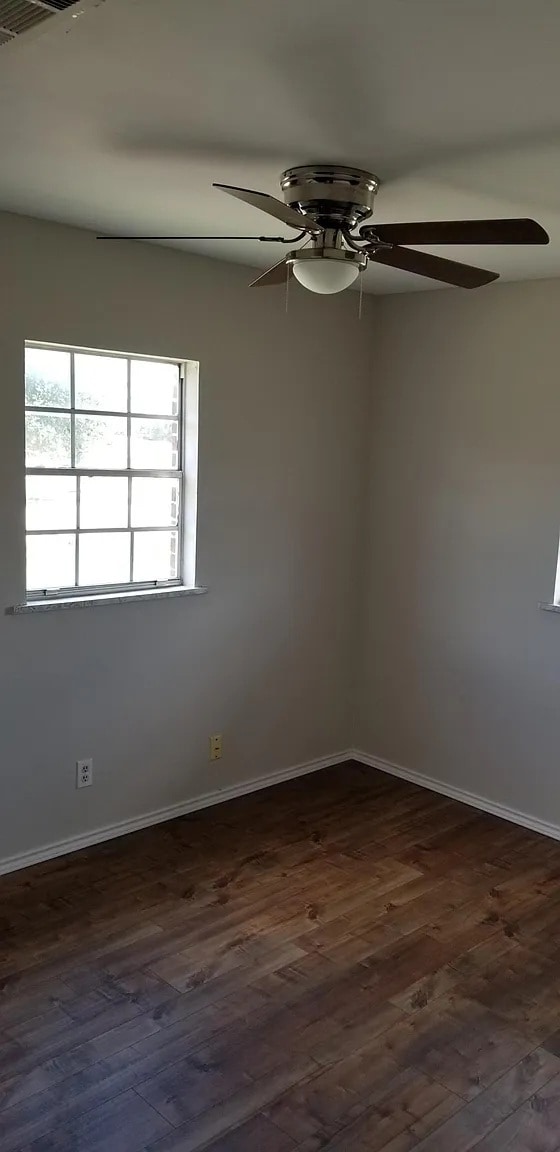 5605 Thunderbird, Unit A in Lago Vista, TX - Foto de edificio - Building Photo