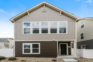 18577 E 47th Pl in Denver, CO - Building Photo