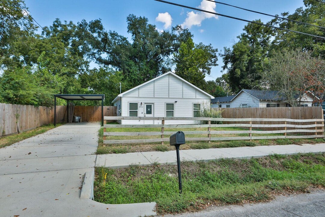 8316 Peachtree St in Houston, TX - Building Photo