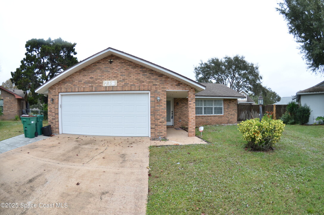 738 John Carroll Ln in Melbourne, FL - Building Photo