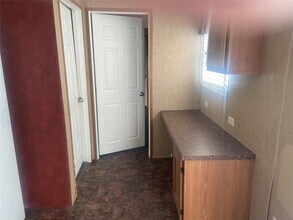 9311 Johnson Rd in Wallis, TX - Building Photo - Building Photo