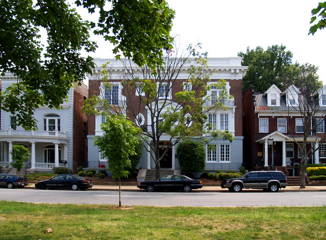 2215 Monument Ave in Richmond, VA - Building Photo - Building Photo