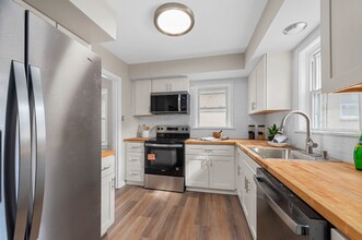 10310 Lackland Rd in Overland, MO - Building Photo - Building Photo