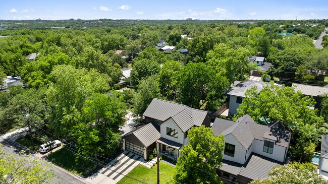 2107 Peach Tree St in Austin, TX - Building Photo - Building Photo