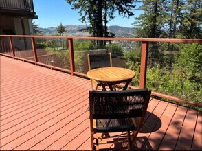 108 Oakmont Ave in San Rafael, CA - Foto de edificio - Building Photo